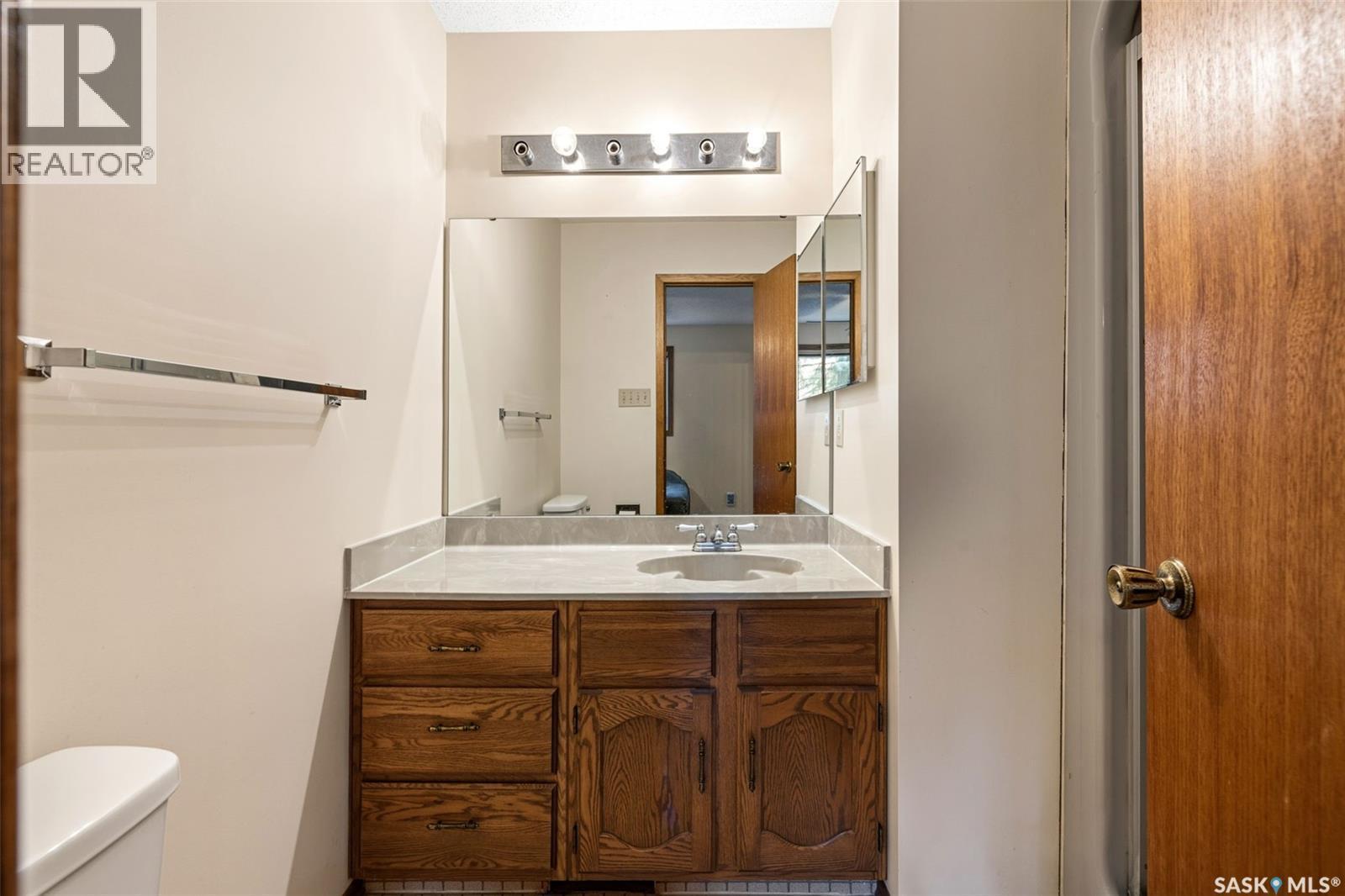 287 Rogers Road, Regina, SK - Indoor Photo Showing Bathroom
