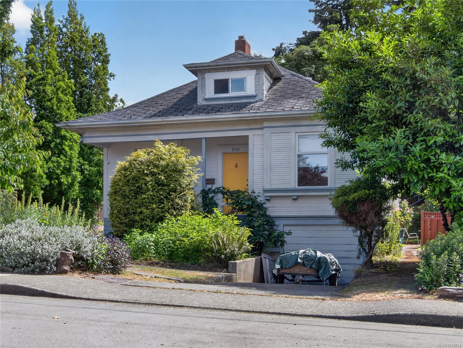 1215 Queens Ave, Victoria, BC