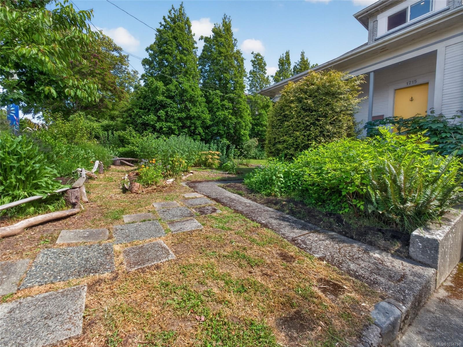 1215 Queens Ave, Victoria, BC