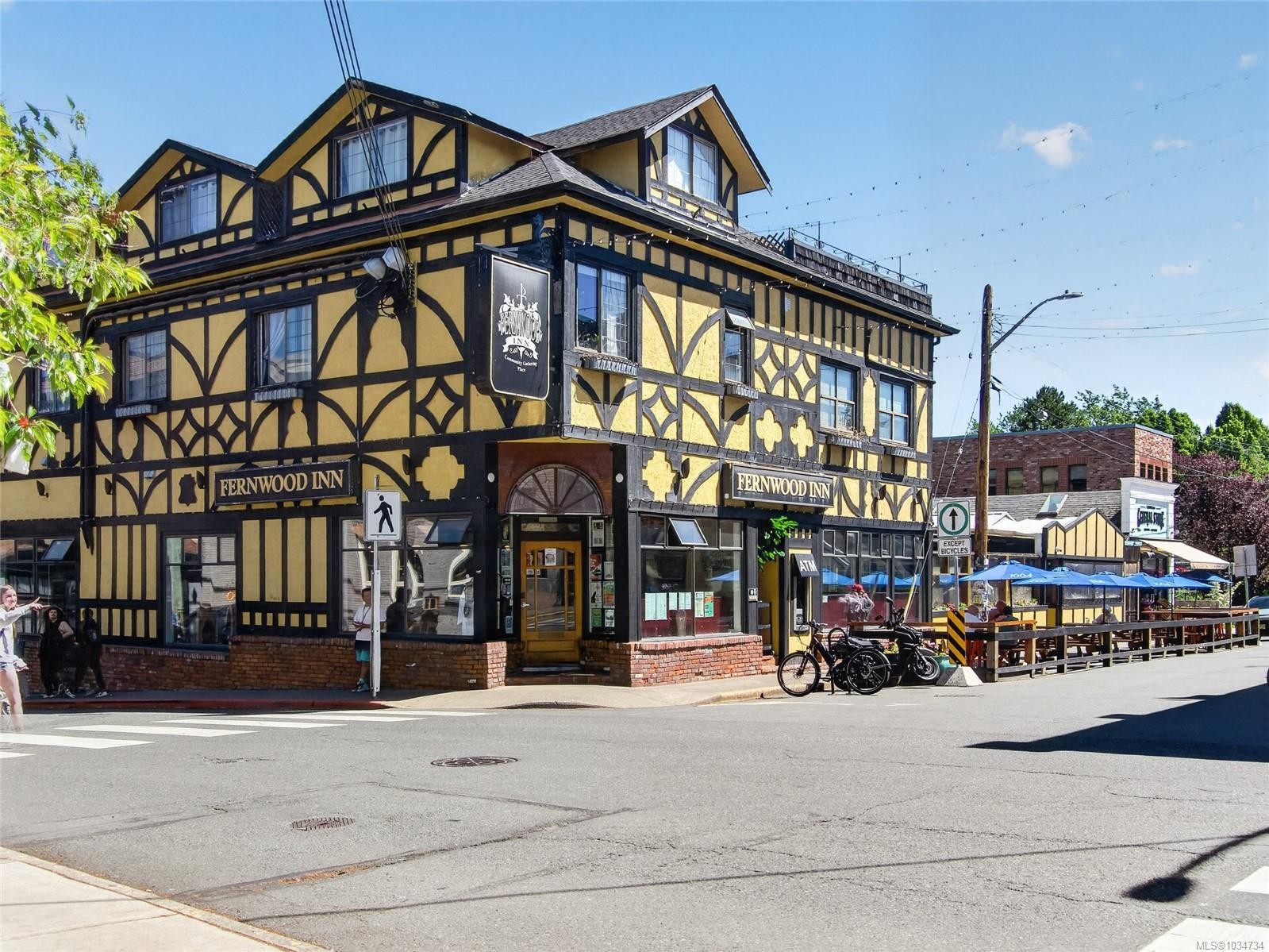 1215 Queens Ave, Victoria, BC