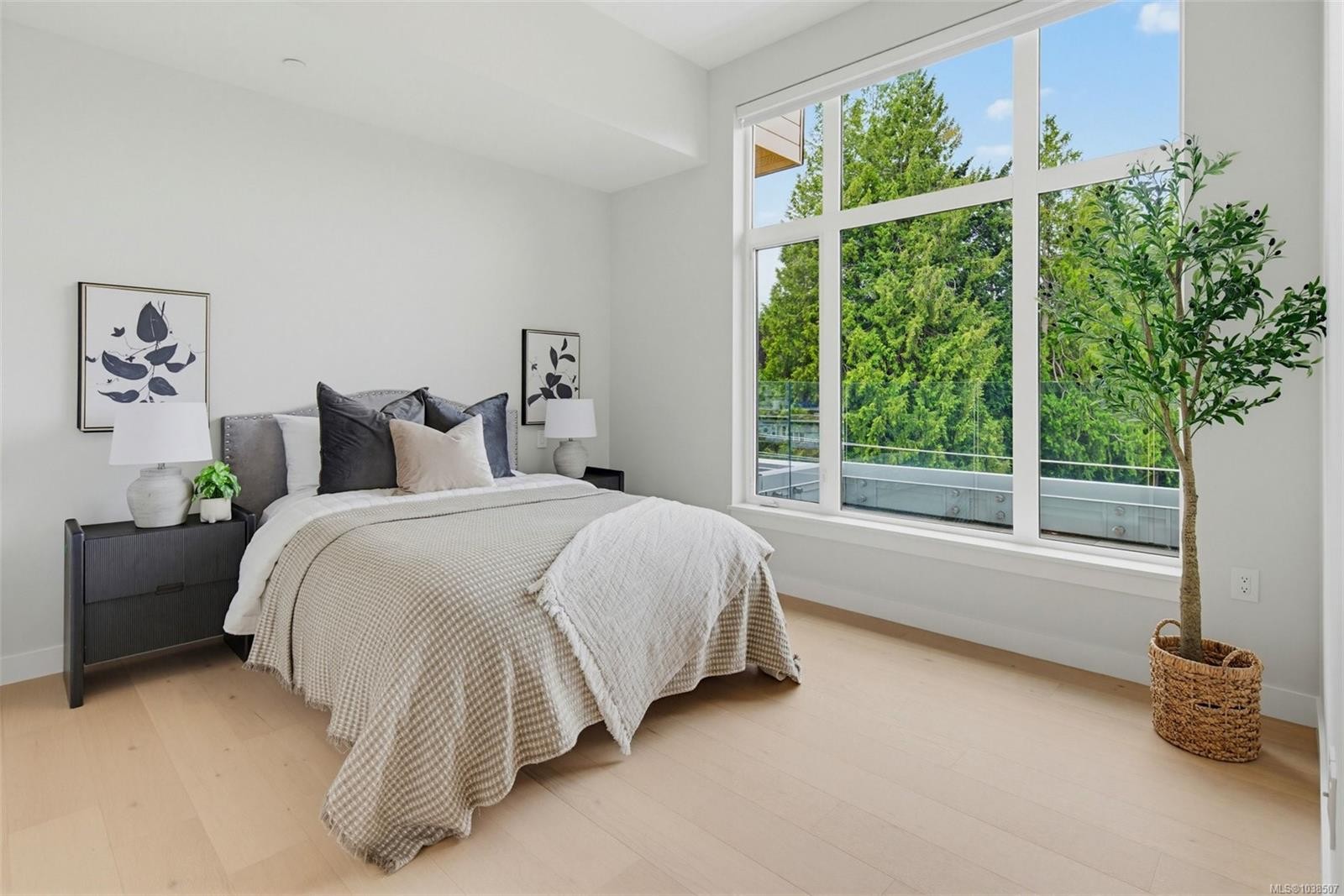 #Ph 403-5229 Cordova Bay Rd, Saanich, BC - Indoor Photo Showing Bedroom