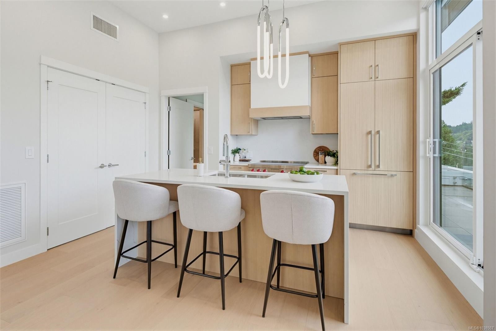 #Ph 403-5229 Cordova Bay Rd, Saanich, BC - Indoor Photo Showing Other Room