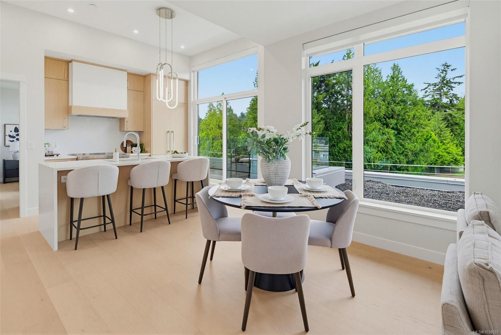 #Ph 403-5229 Cordova Bay Rd, Saanich, BC - Indoor Photo Showing Dining Room