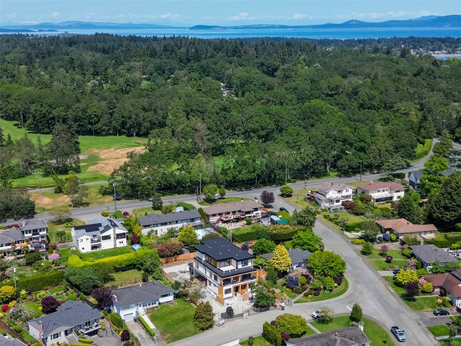 #1-3080 Oakdowne Rd, Oak Bay, BC - Outdoor With View