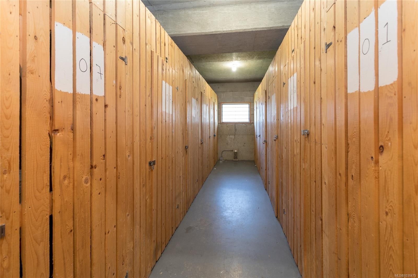 #411-2022 Foul Bay Rd, Victoria, BC - Indoor Photo Showing Other Room