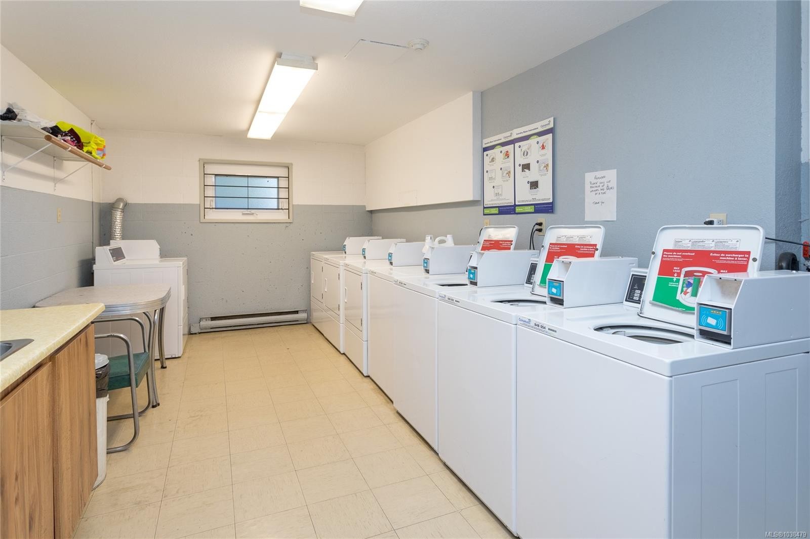 #411-2022 Foul Bay Rd, Victoria, BC - Indoor Photo Showing Laundry Room