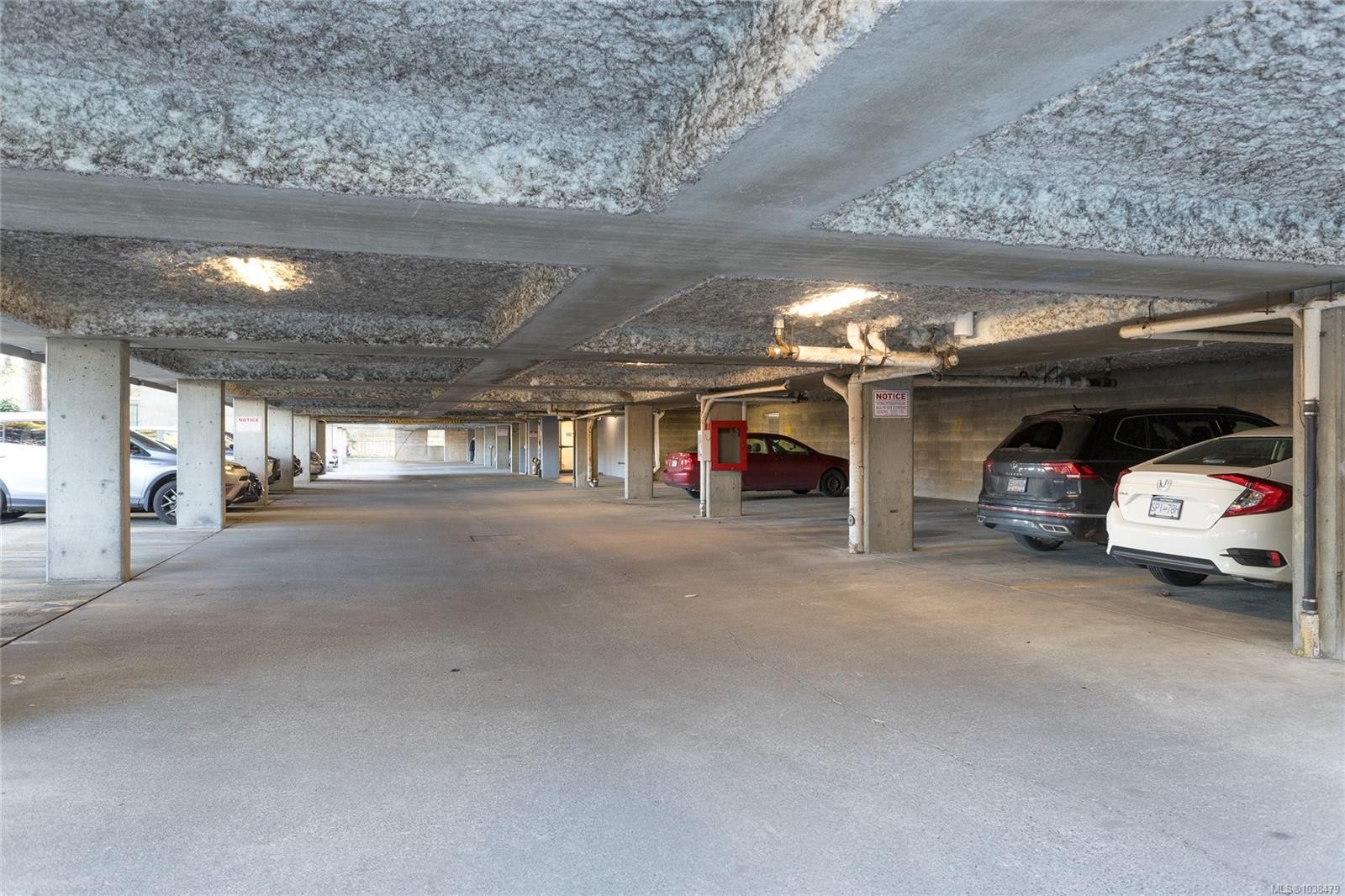 #411-2022 Foul Bay Rd, Victoria, BC - Indoor Photo Showing Garage