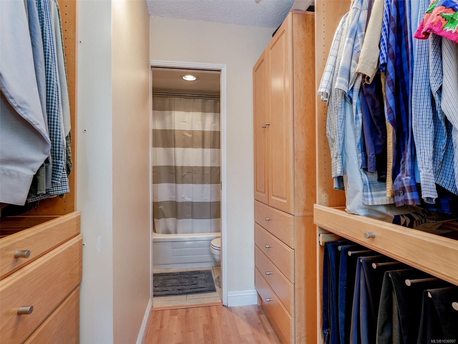 #501-327 Maitland St, Victoria, BC - Indoor With Storage