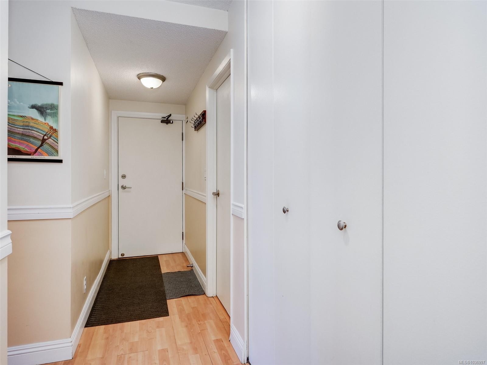 #501-327 Maitland St, Victoria, BC - Indoor Photo Showing Other Room