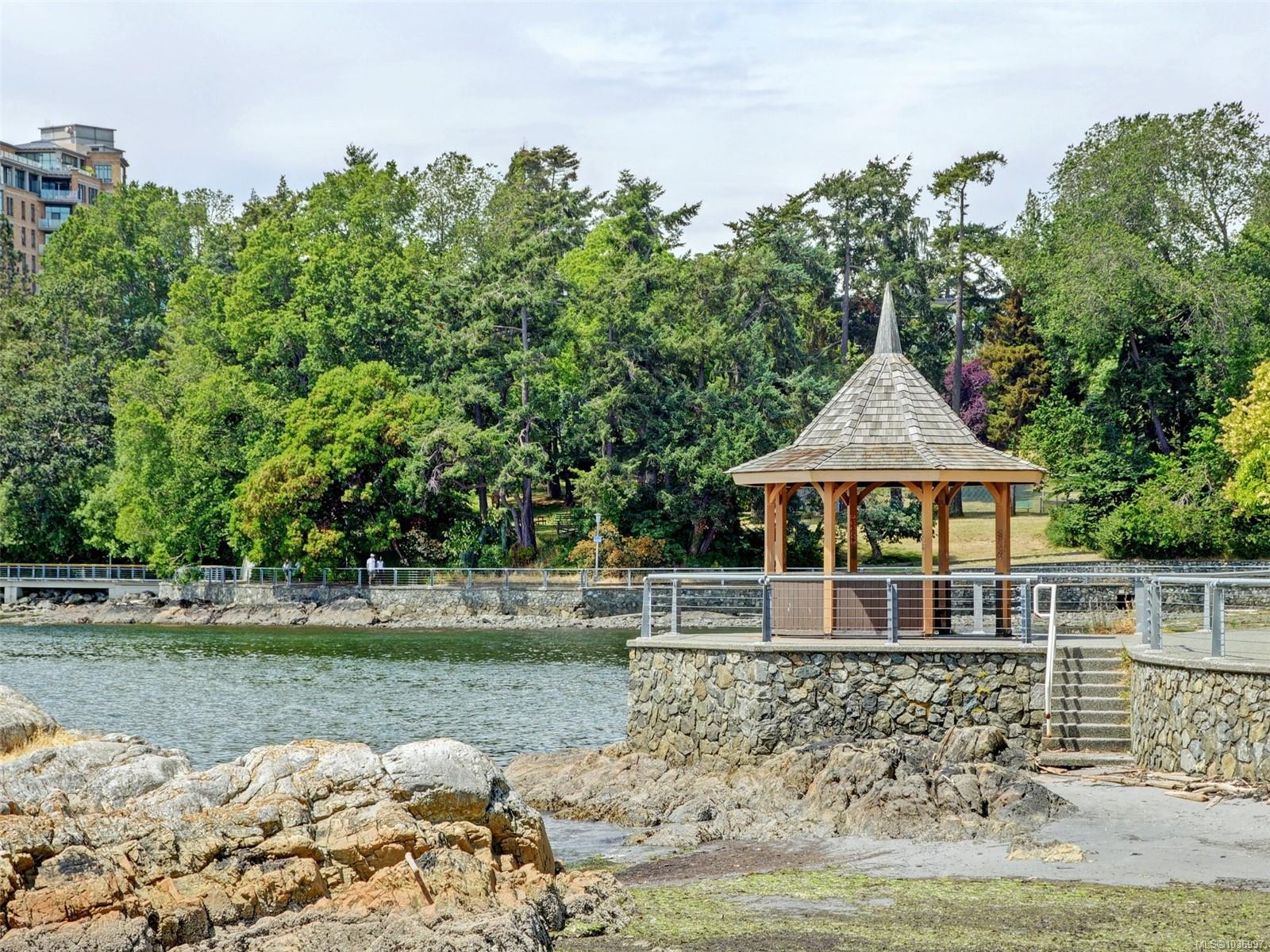 #501-327 Maitland St, Victoria, BC - Outdoor