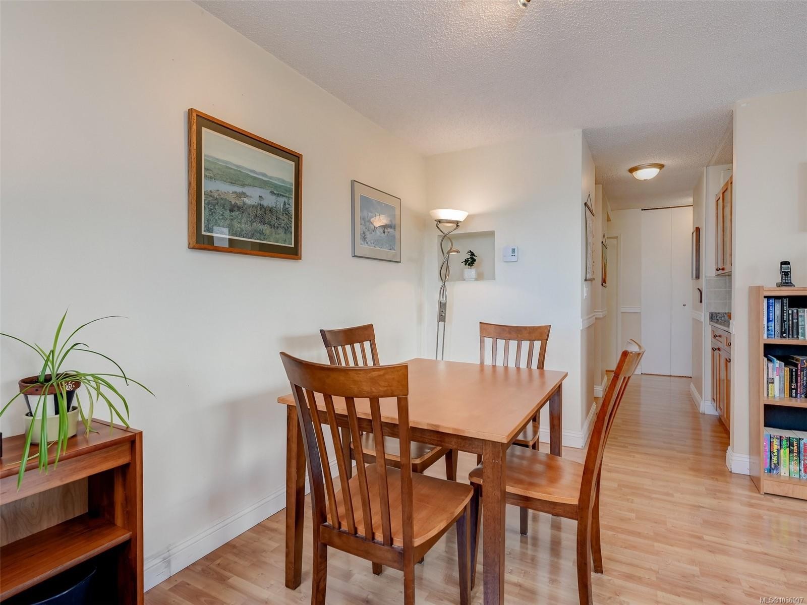 #501-327 Maitland St, Victoria, BC - Indoor Photo Showing Dining Room