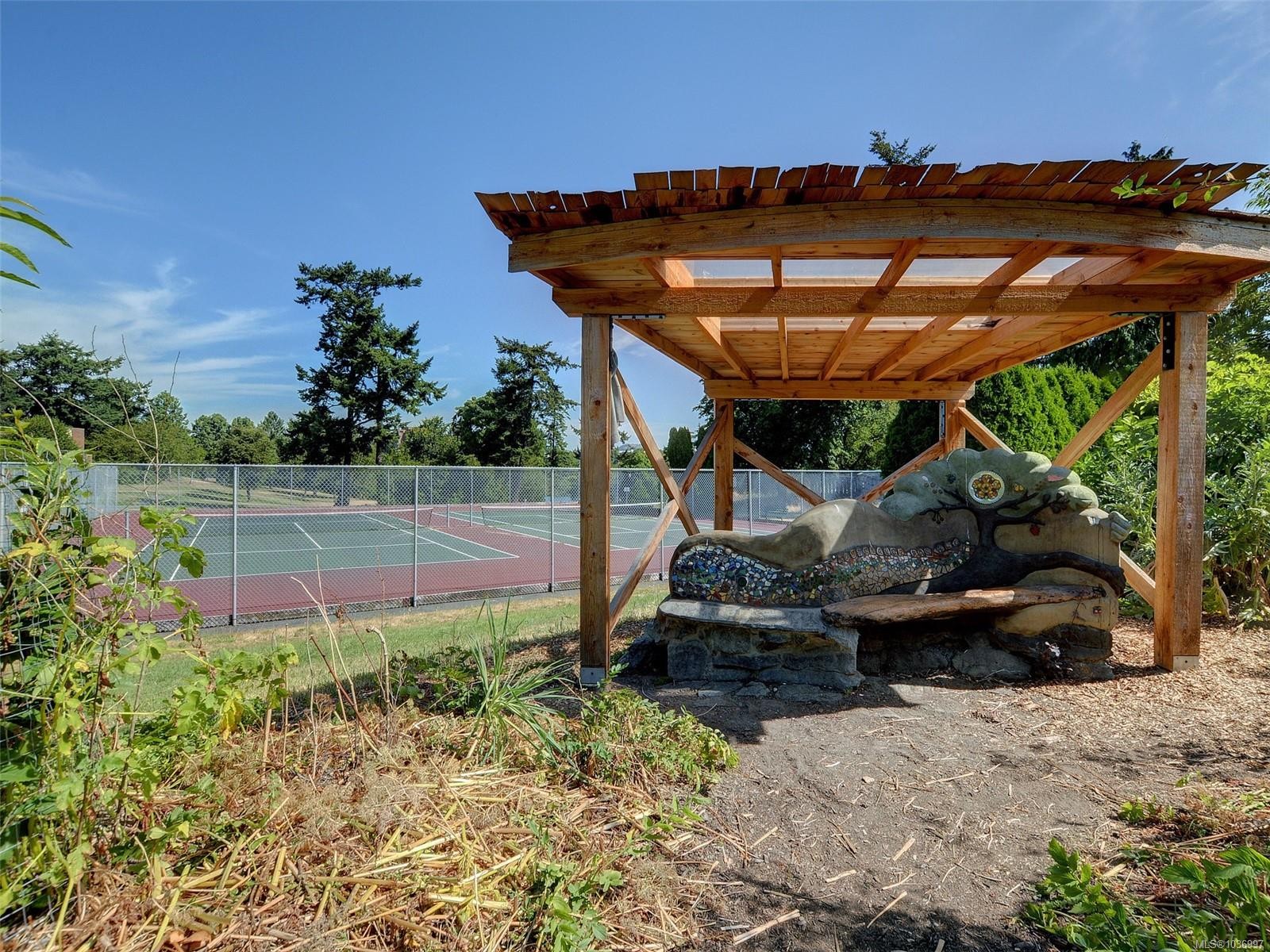 #501-327 Maitland St, Victoria, BC - Outdoor