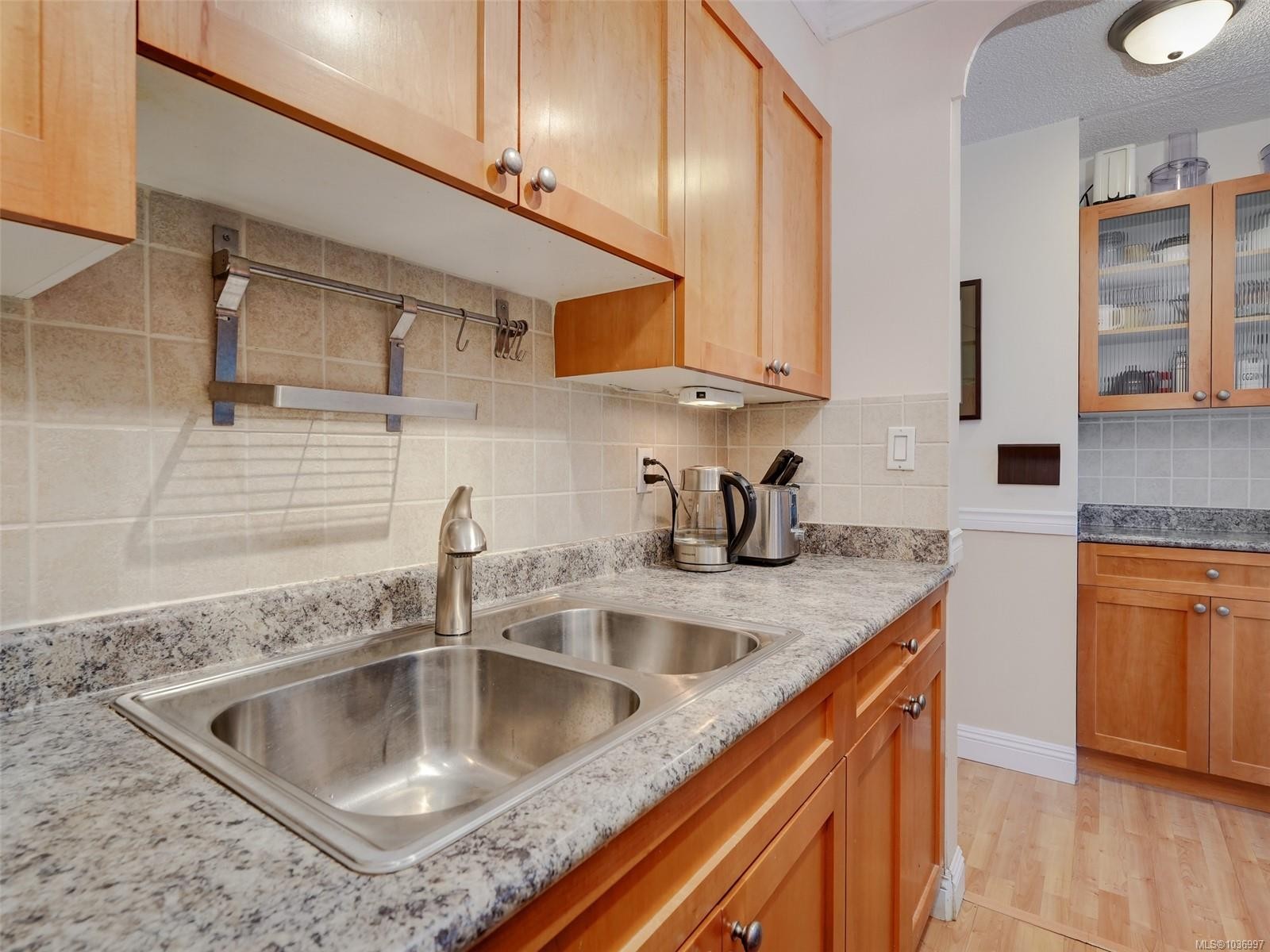 #501-327 Maitland St, Victoria, BC - Indoor Photo Showing Kitchen With Double Sink