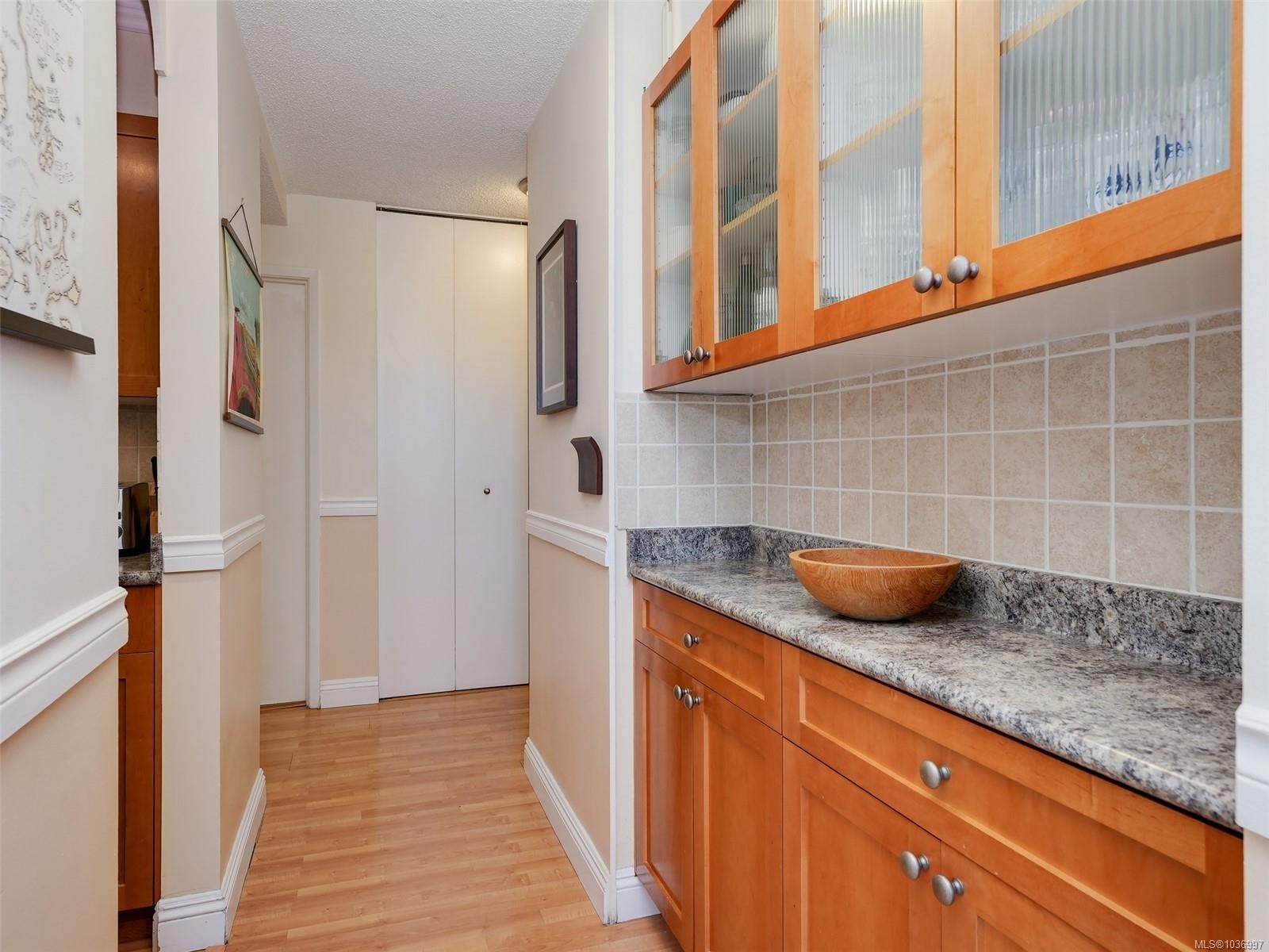 #501-327 Maitland St, Victoria, BC - Indoor Photo Showing Other Room