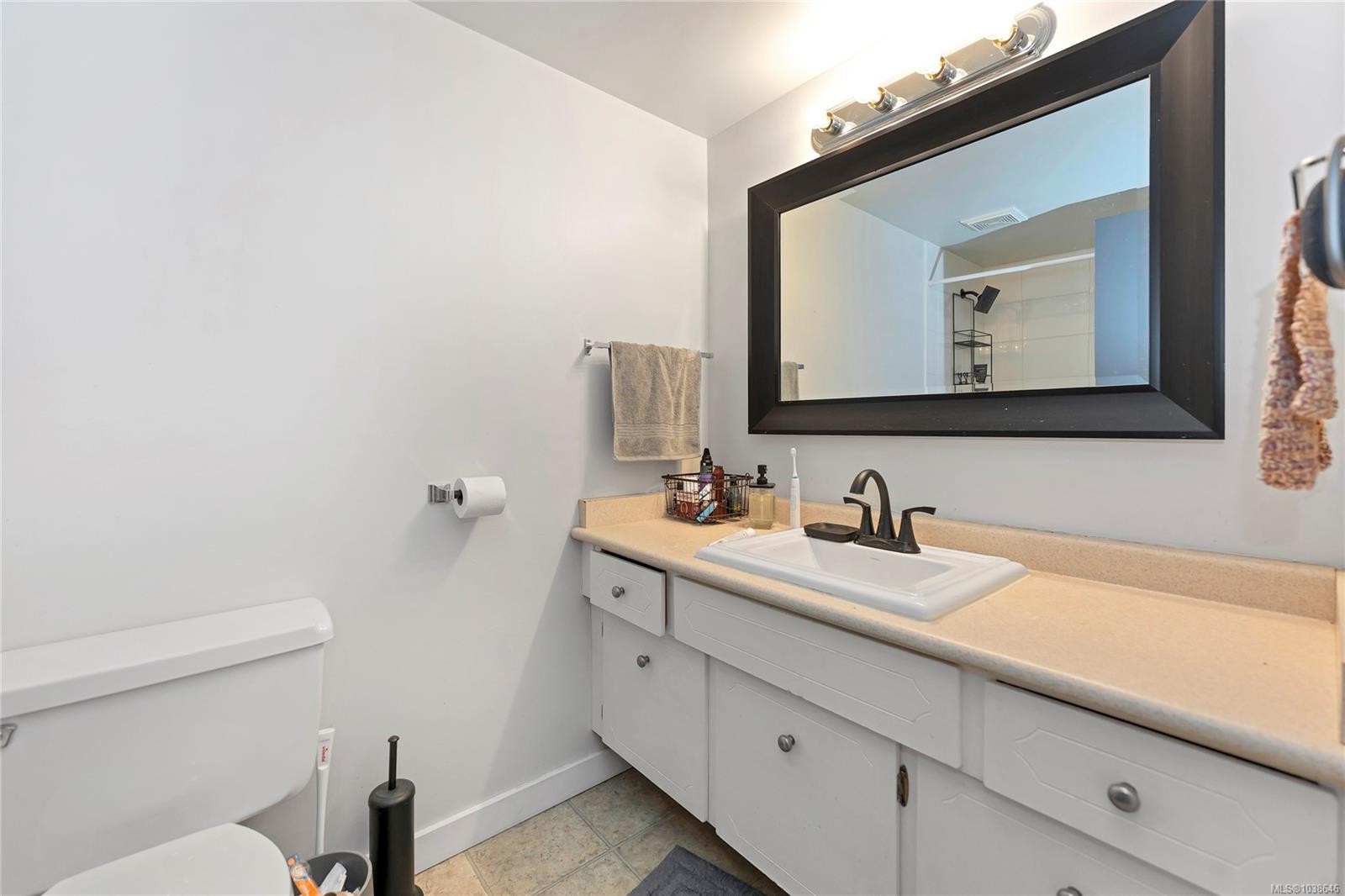#304-3040 Pine St, Chemainus, BC - Indoor Photo Showing Bathroom