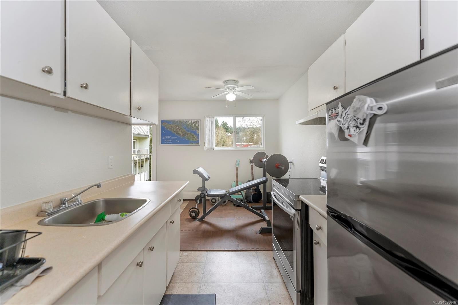 #304-3040 Pine St, Chemainus, BC - Indoor Photo Showing Kitchen