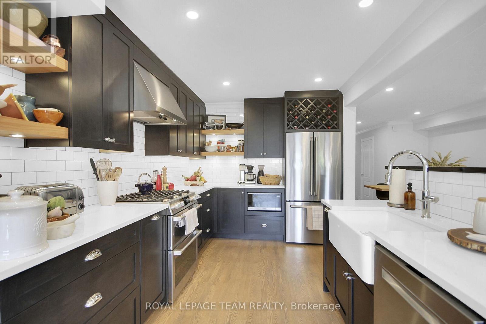 112 Talltree Crescent, Ottawa, ON - Indoor Photo Showing Kitchen With Upgraded Kitchen