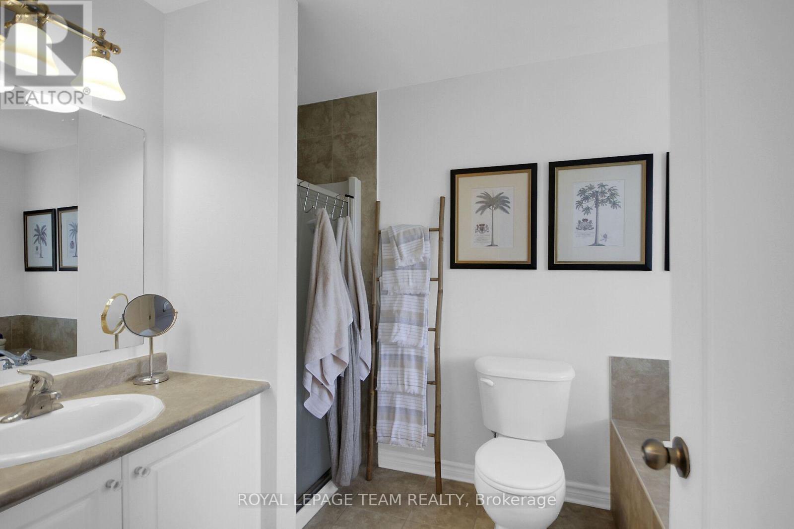 112 Talltree Crescent, Ottawa, ON - Indoor Photo Showing Bathroom