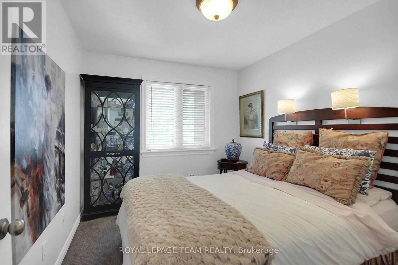 112 Talltree Crescent, Ottawa, ON - Indoor Photo Showing Bedroom