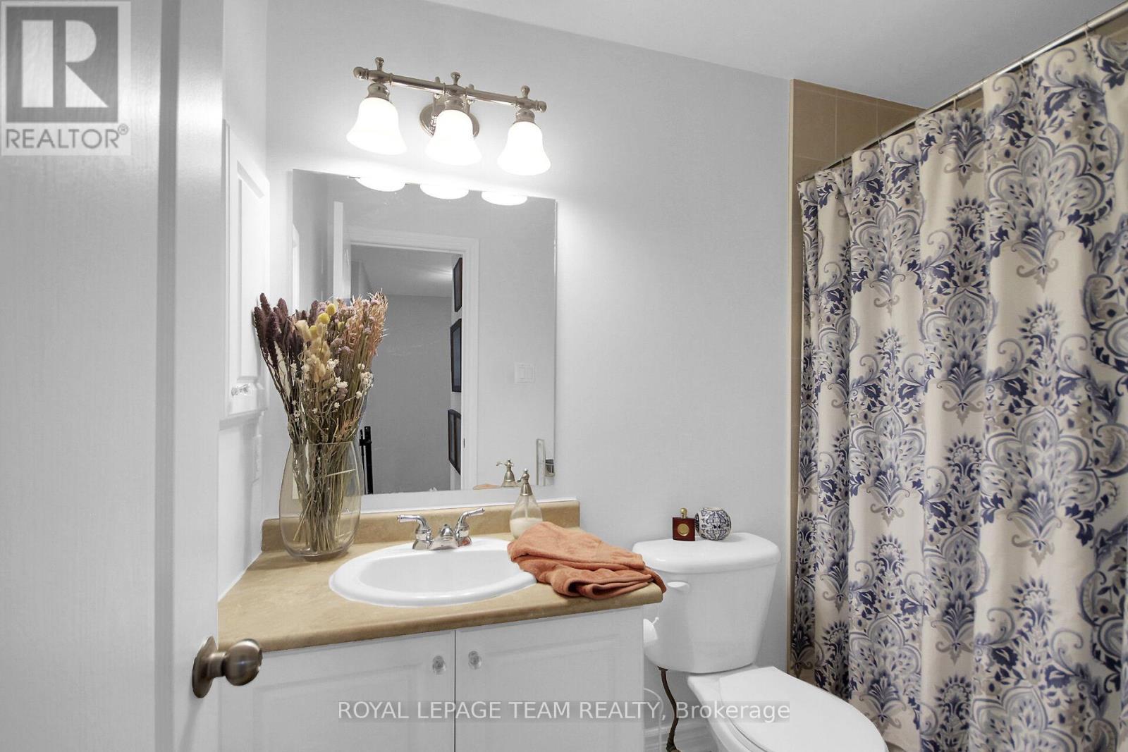 112 Talltree Crescent, Ottawa, ON - Indoor Photo Showing Bathroom