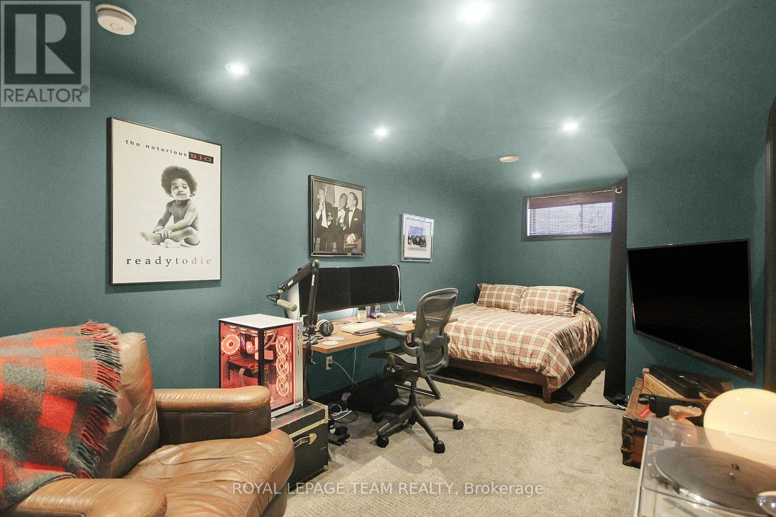 112 Talltree Crescent, Ottawa, ON - Indoor Photo Showing Bedroom