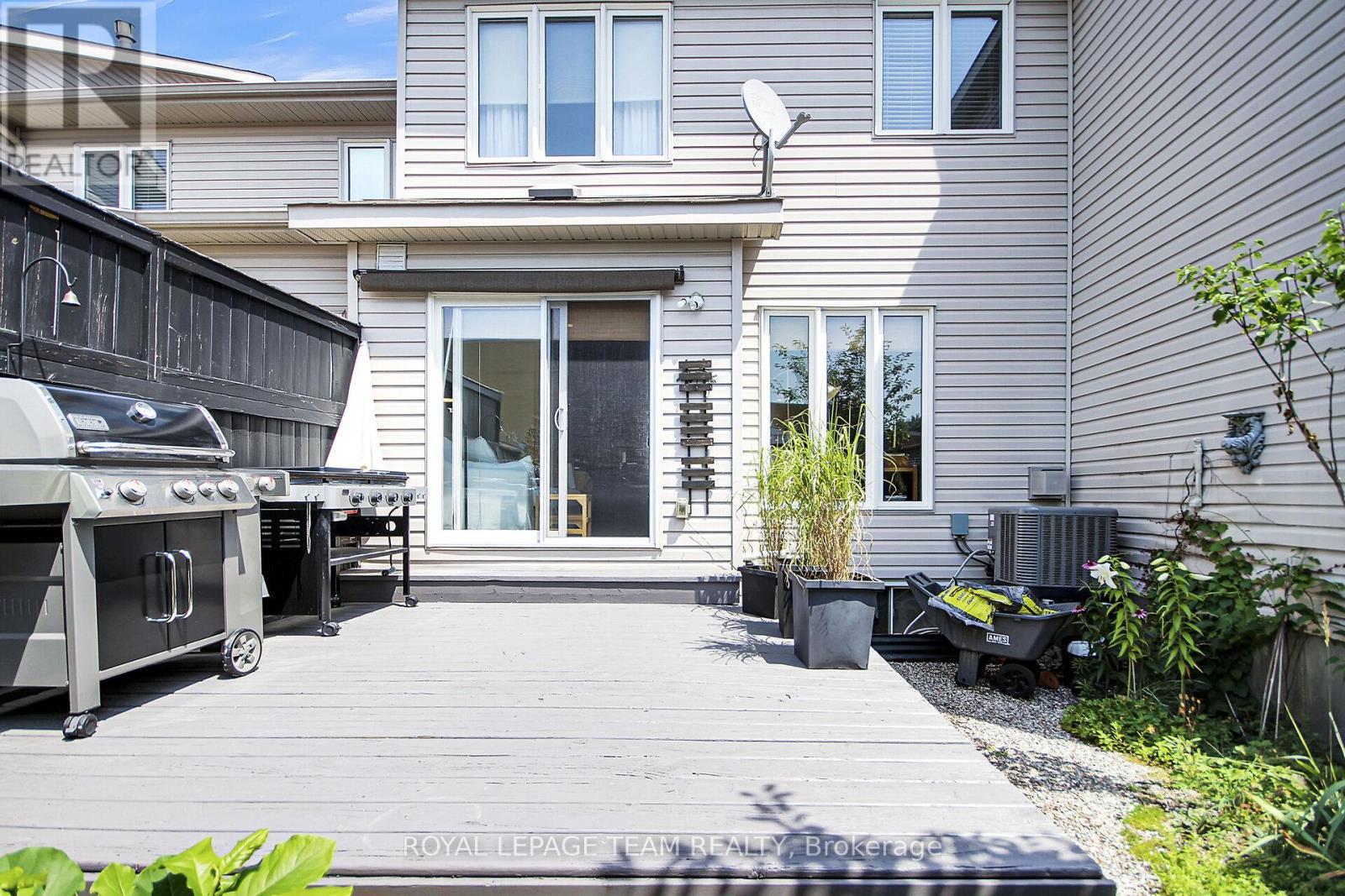 112 Talltree Crescent, Ottawa, ON - Outdoor With Exterior