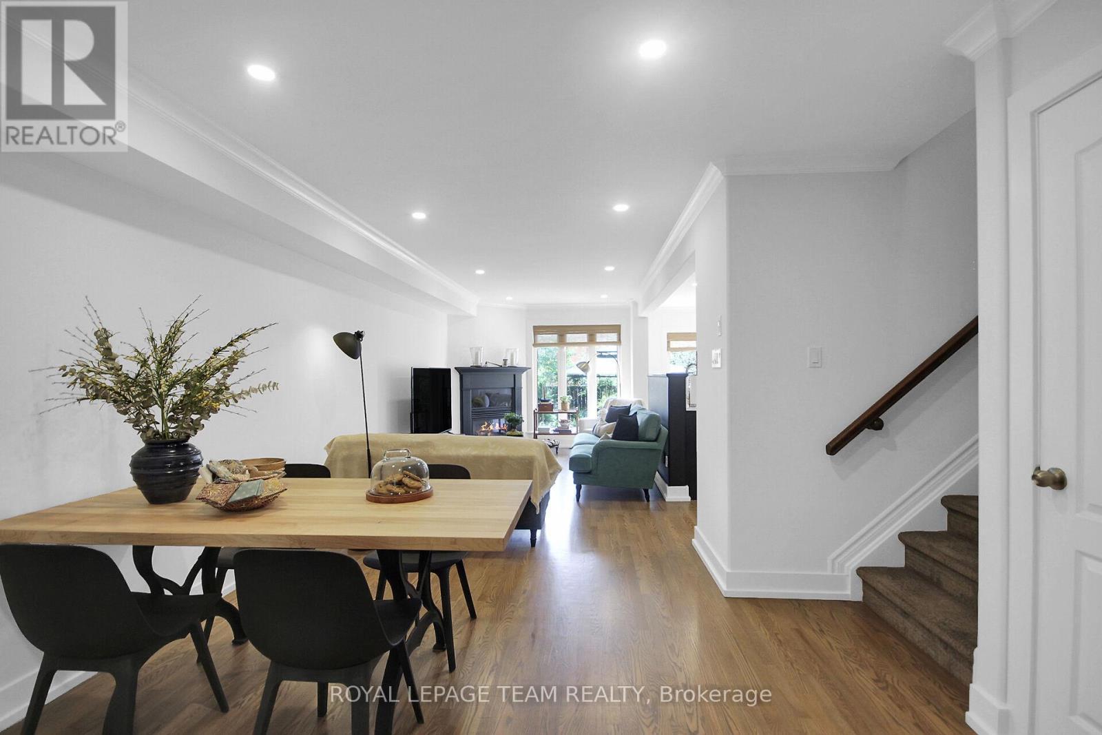 112 Talltree Crescent, Ottawa, ON - Indoor Photo Showing Dining Room