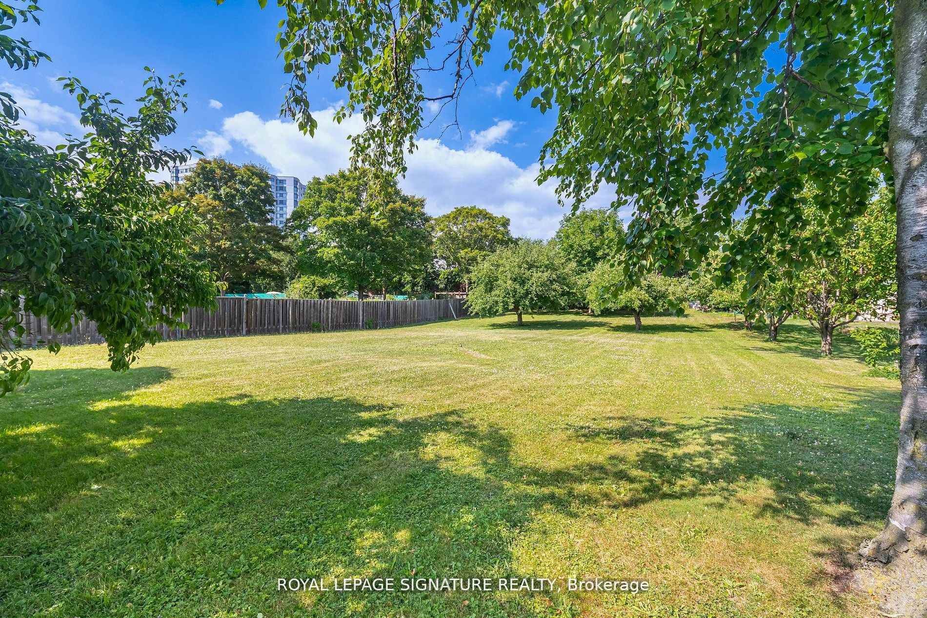 4097 Hickory Drive, Mississauga, ON - Outdoor