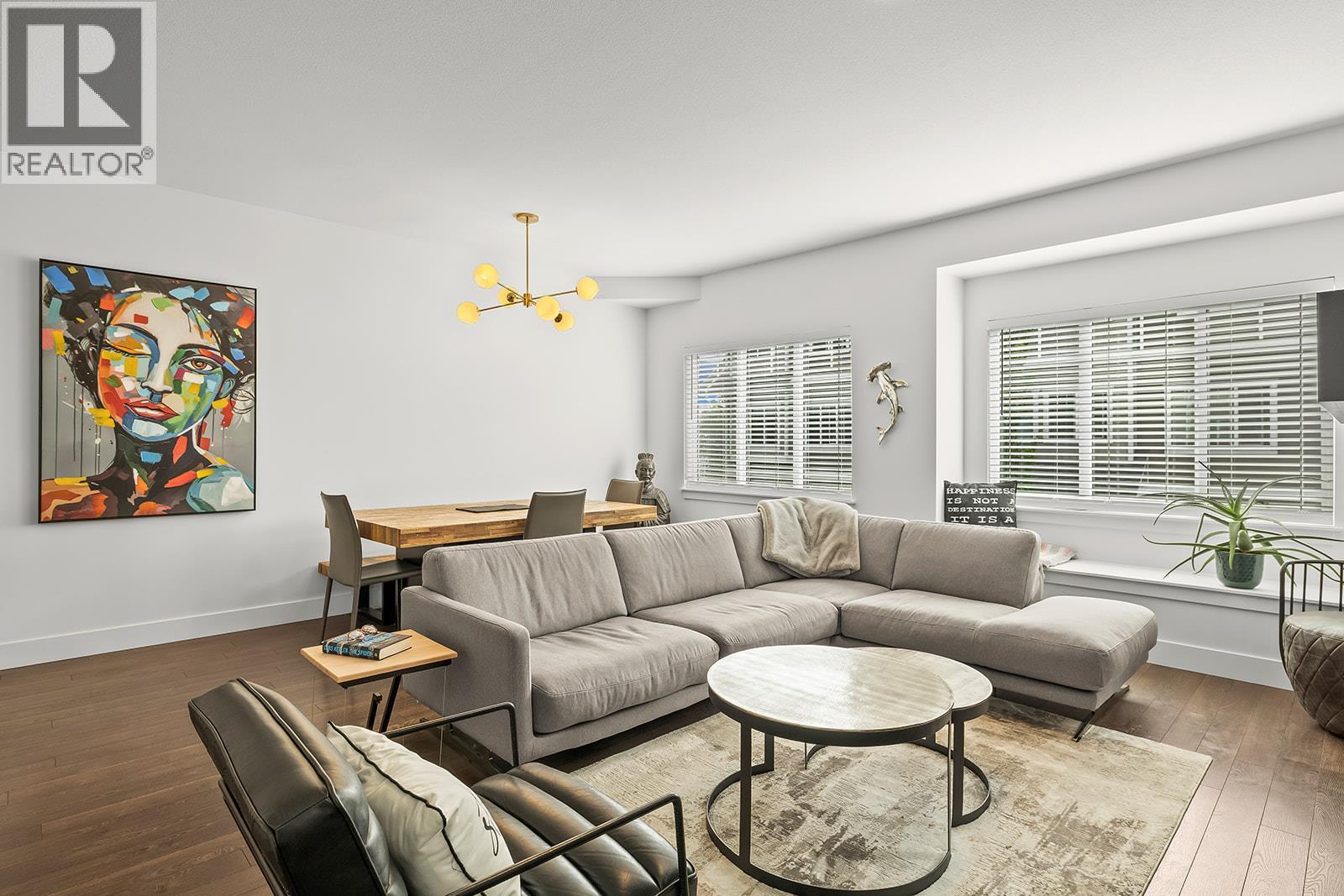 600 Sherwood Road Unit# 45, Kelowna, BC - Indoor Photo Showing Living Room