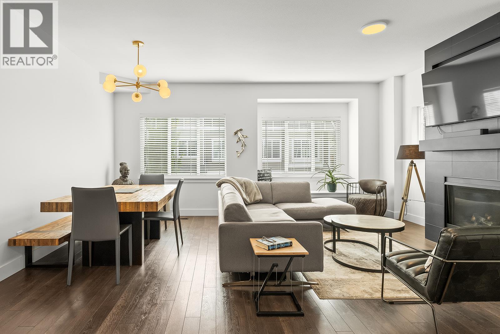 600 Sherwood Road Unit# 45, Kelowna, BC - Indoor With Fireplace