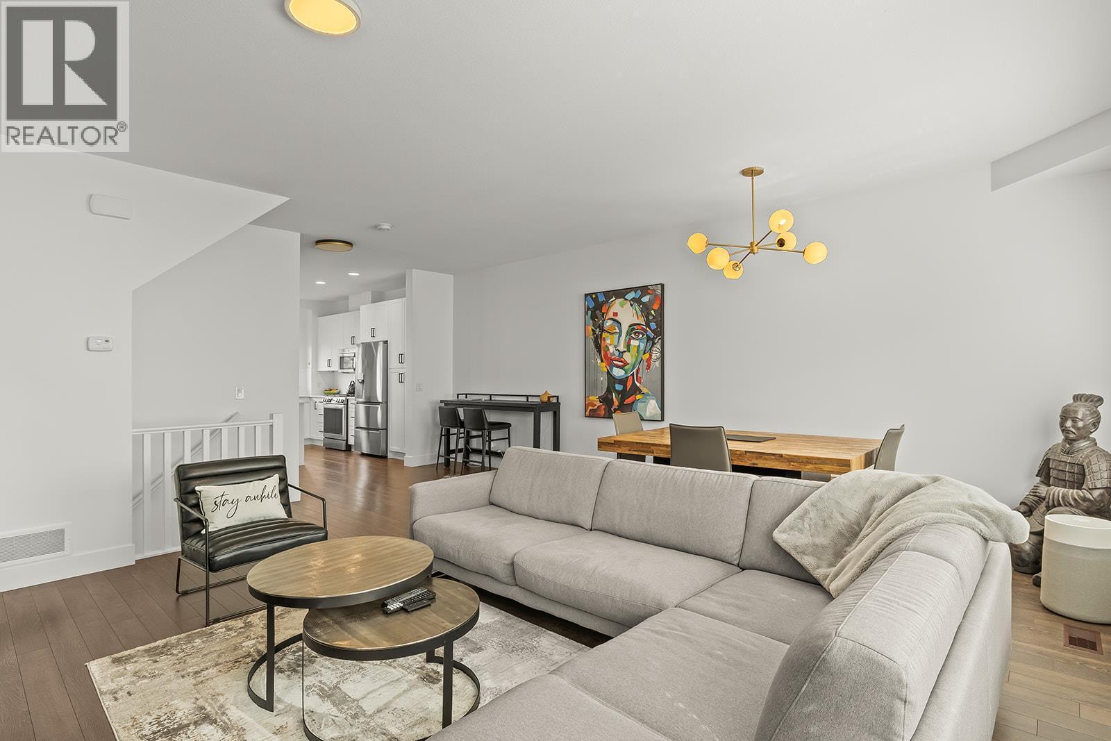 600 Sherwood Road Unit# 45, Kelowna, BC - Indoor Photo Showing Living Room
