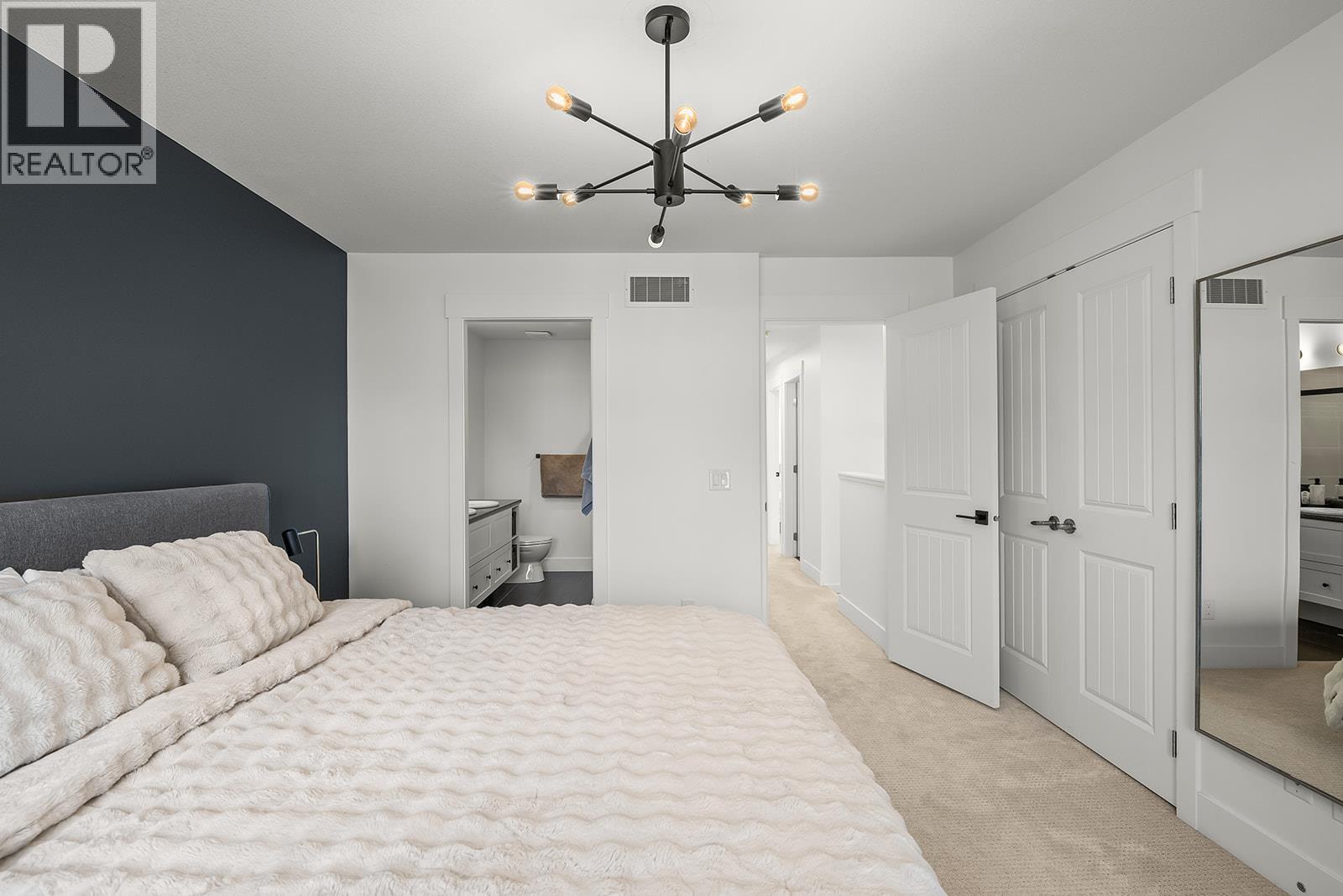 600 Sherwood Road Unit# 45, Kelowna, BC - Indoor Photo Showing Bedroom