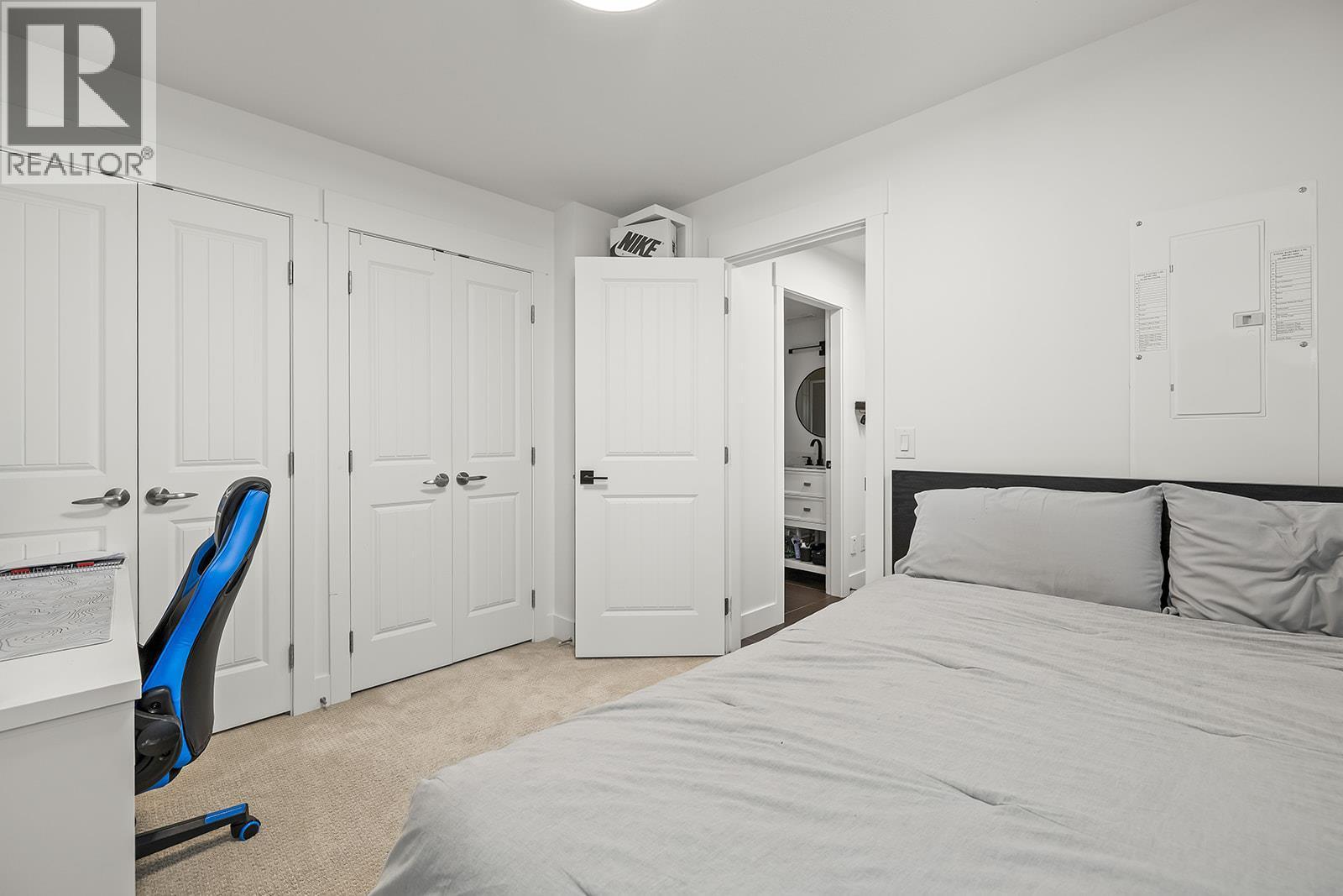 600 Sherwood Road Unit# 45, Kelowna, BC - Indoor Photo Showing Bedroom