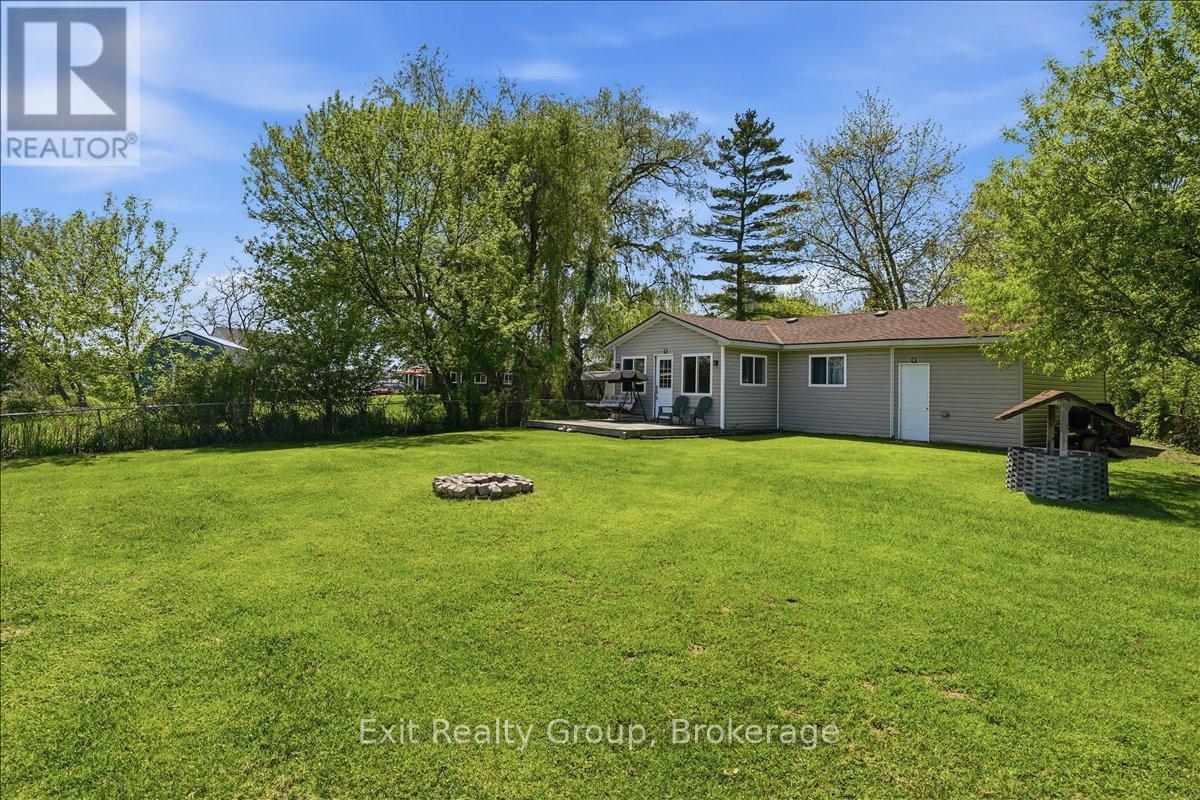 33 Willow Point Road, Brighton, ON - Outdoor