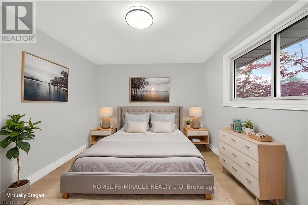 217 Pinegrove Crescent, Waterloo, ON - Indoor Photo Showing Bedroom