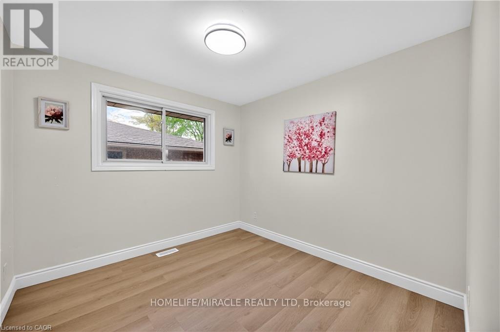 217 Pinegrove Crescent, Waterloo, ON - Indoor Photo Showing Other Room
