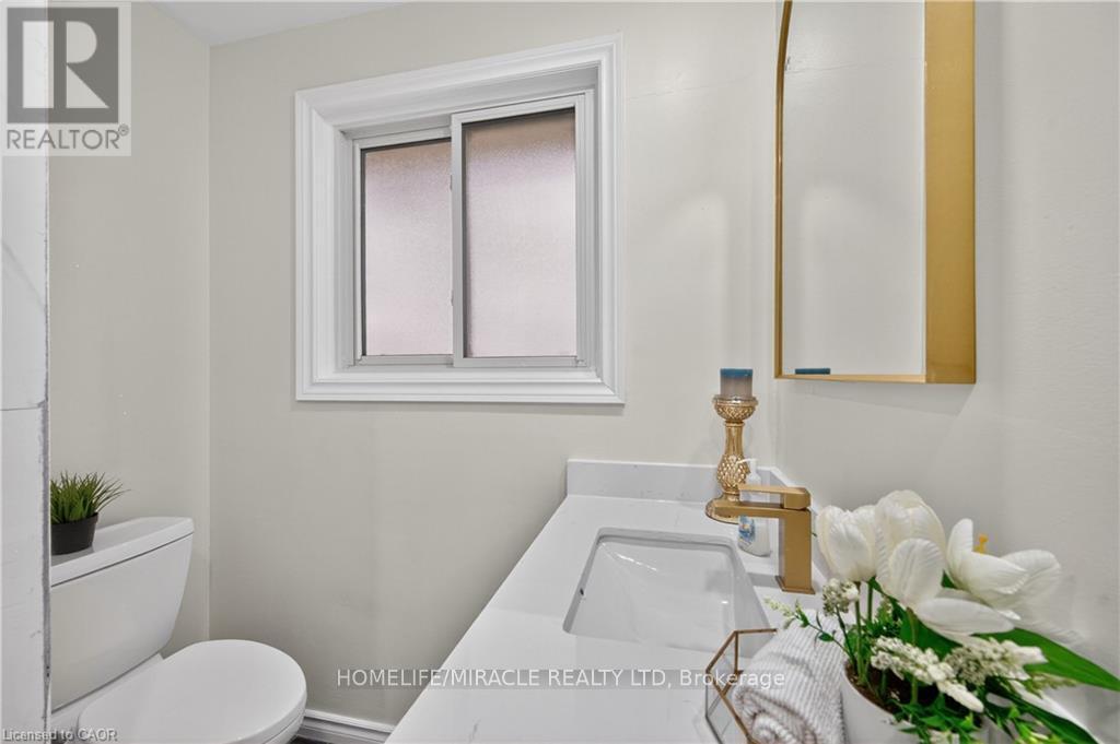 217 Pinegrove Crescent, Waterloo, ON - Indoor Photo Showing Bathroom