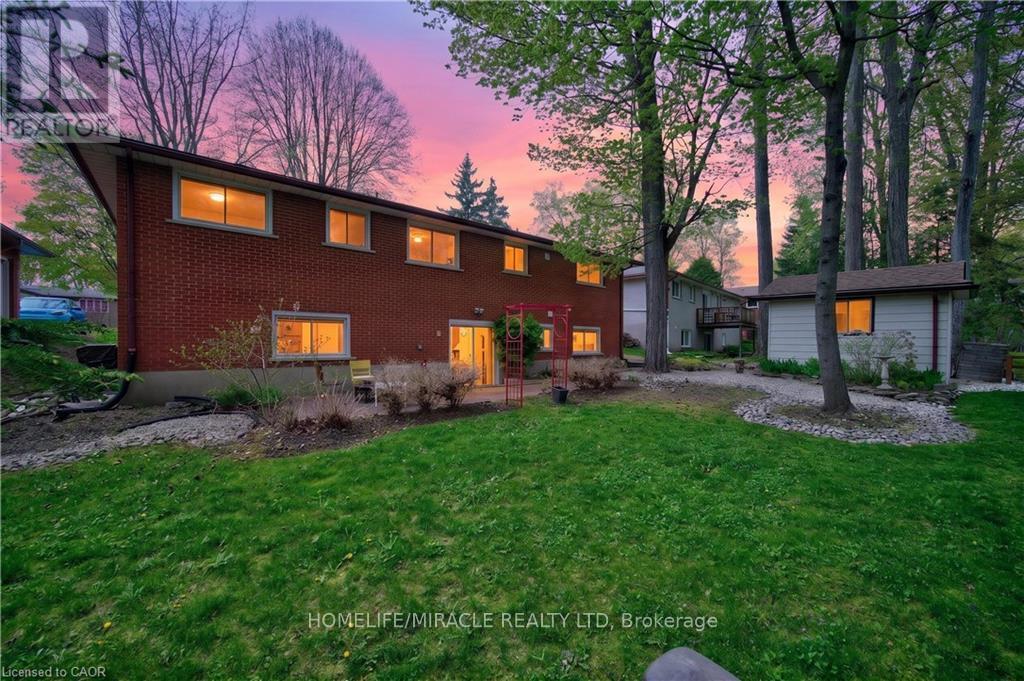 217 Pinegrove Crescent, Waterloo, ON - Outdoor