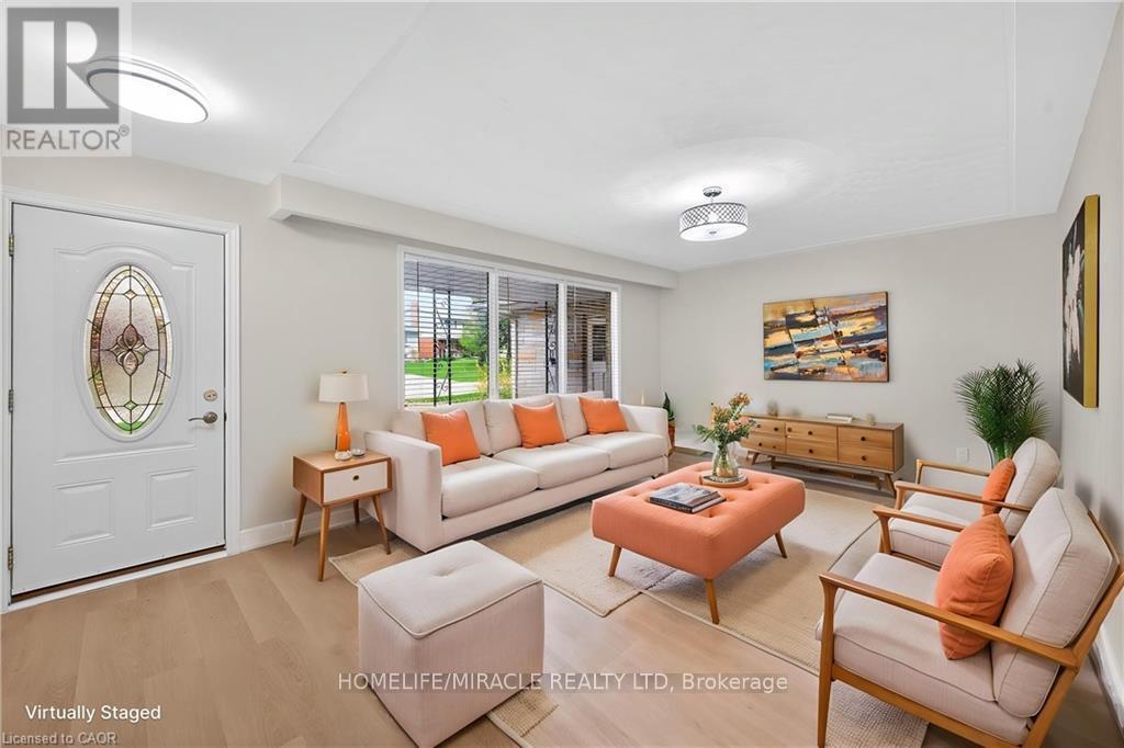 217 Pinegrove Crescent, Waterloo, ON - Indoor Photo Showing Living Room