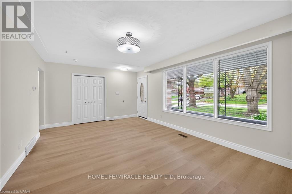 217 Pinegrove Crescent, Waterloo, ON - Indoor Photo Showing Other Room