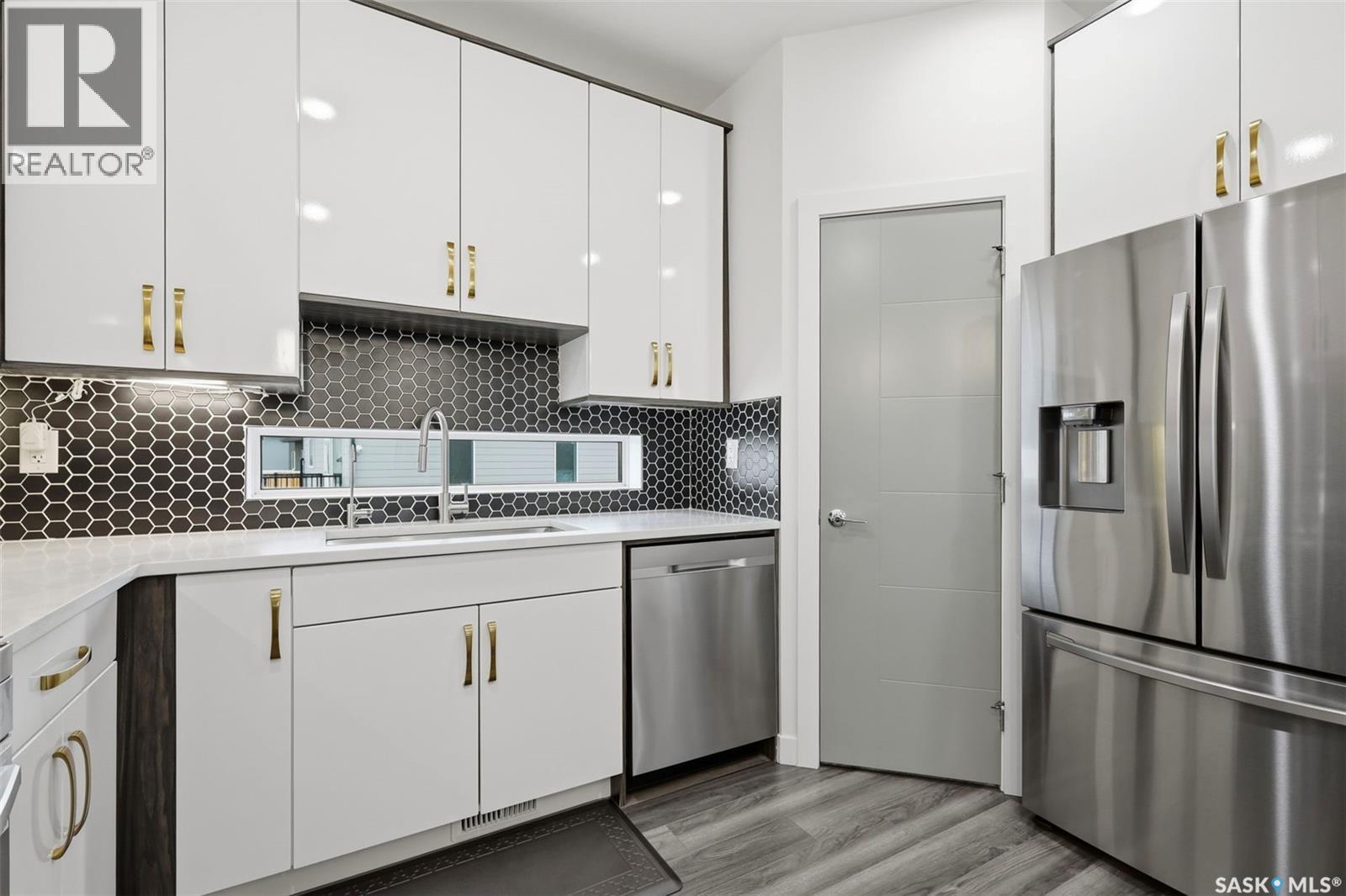 671 Underhill Road, Saskatoon, SK - Indoor Photo Showing Kitchen With Stainless Steel Kitchen With Upgraded Kitchen