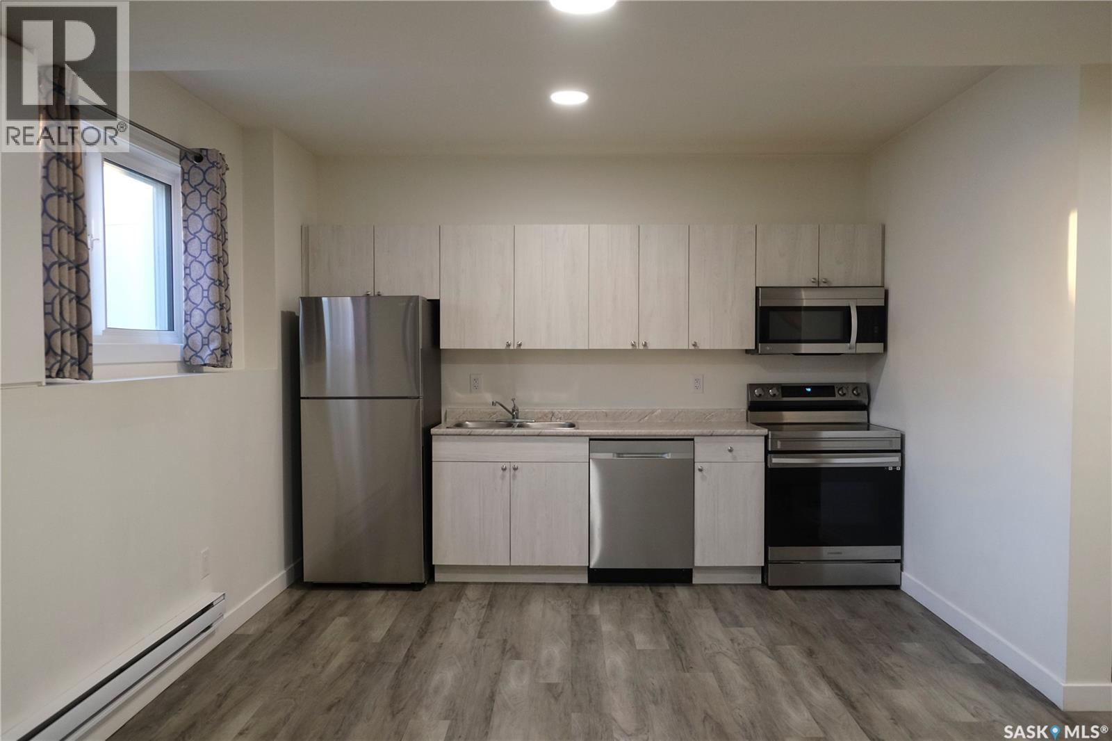 671 Underhill Road, Saskatoon, SK - Indoor Photo Showing Kitchen With Double Sink