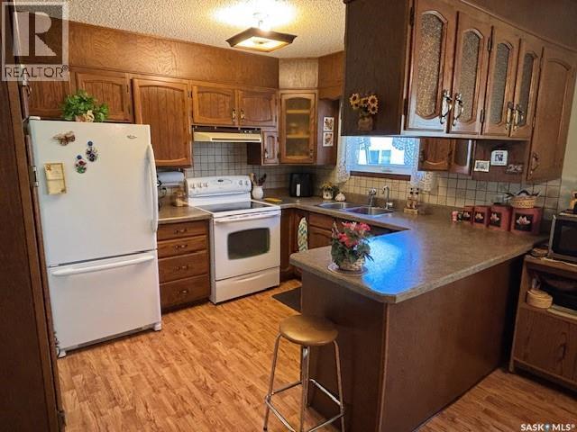 149 Garvin Crescent, Canora, SK - Indoor Photo Showing Kitchen With Double Sink