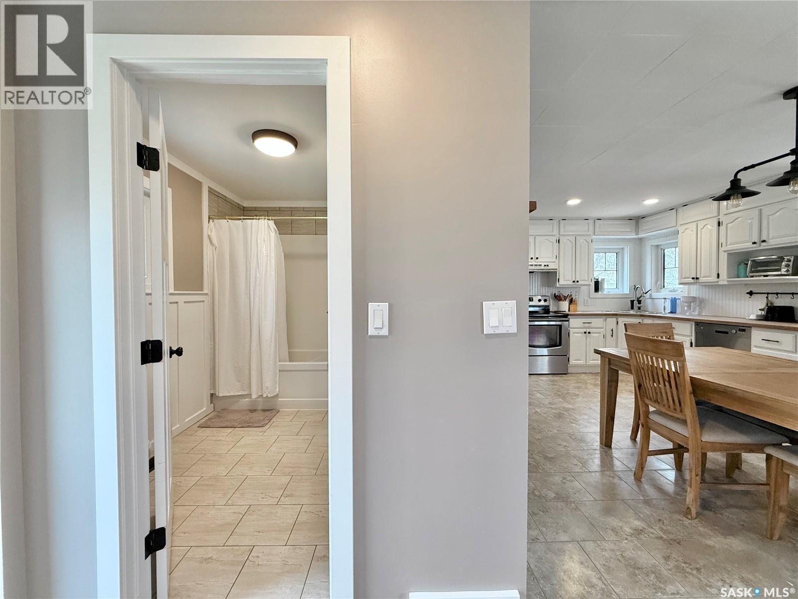211 Pangman Street, Outlook, SK - Indoor