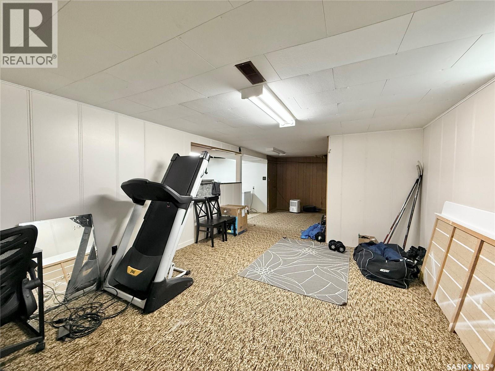 211 Pangman Street, Outlook, SK - Indoor Photo Showing Gym Room