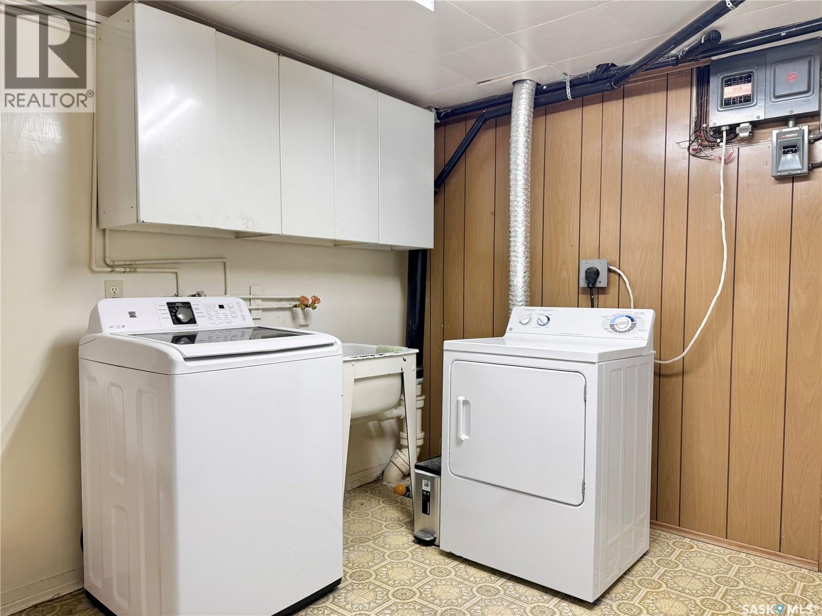 211 Pangman Street, Outlook, SK - Indoor Photo Showing Laundry Room