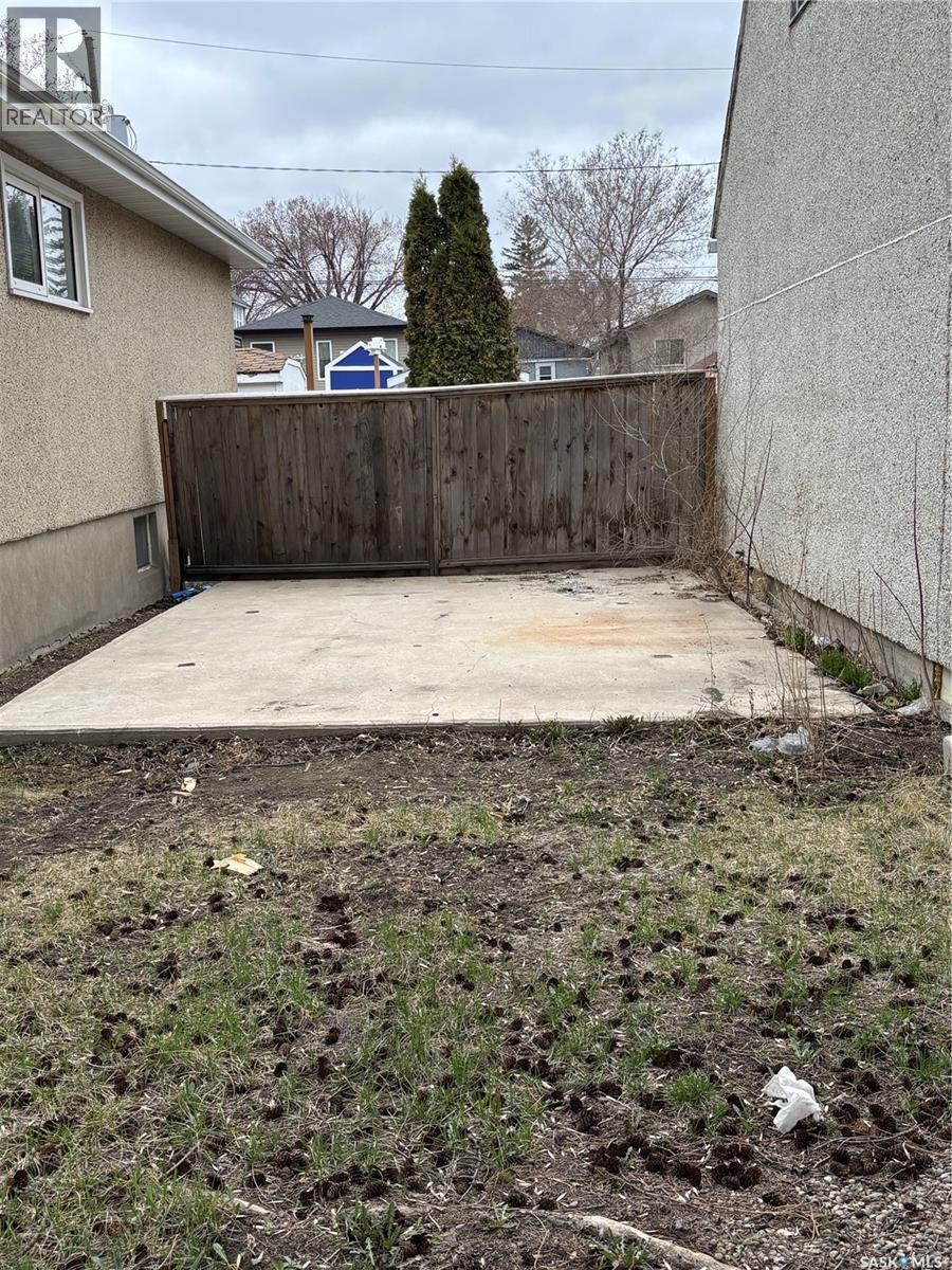 934 Atkinson Street, Regina, SK - Outdoor