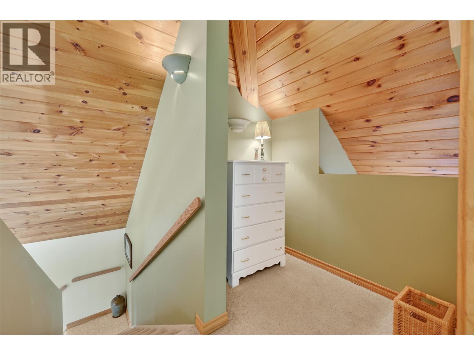 1067 Timberhill Place, Windermere, BC - Indoor Photo Showing Other Room