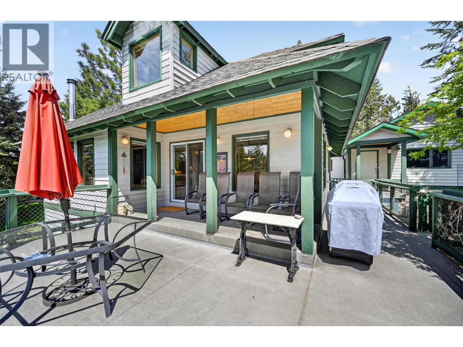 1067 Timberhill Place, Windermere, BC - Outdoor With Deck Patio Veranda