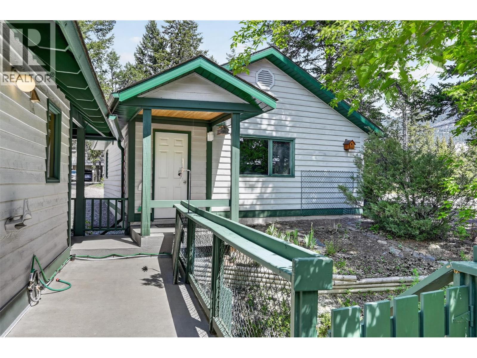 1067 Timberhill Place, Windermere, BC - Outdoor